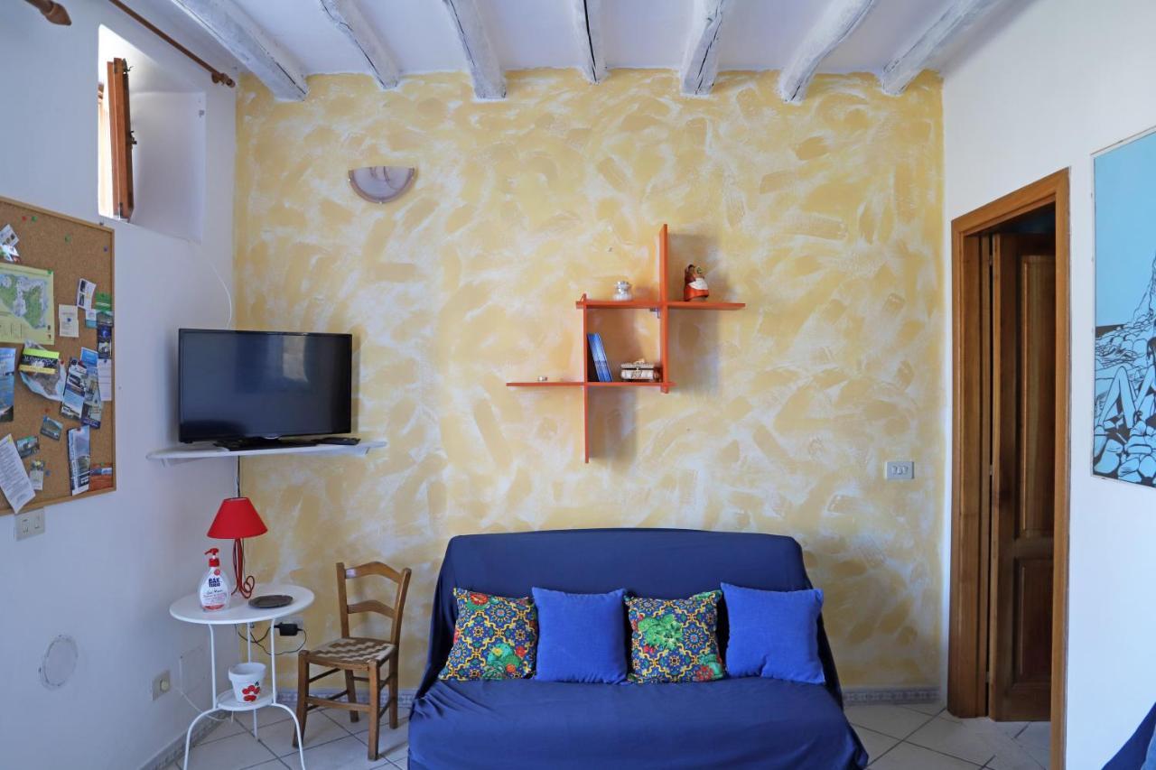 Casa Vacanze Lorenzo Villa Malfa  Exteriör bild
